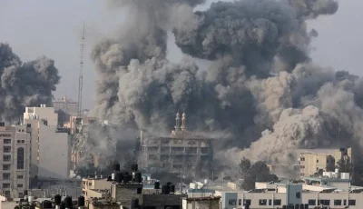 13 شهيدًا وجرحى كثيرون جراء قصف إسرائيلي استهدف المنازل ومراكز الإيواء في غزة.