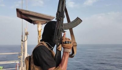 الحوثيون يغرقون سفينة جديدة.. الثانية خلال أيام