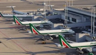 تعليق الرحلات في مطار بيرغامو الإيطالي بعد تقارير عن حادثة تعرض أحد الأشخاص لشفط من محرك طائرة.