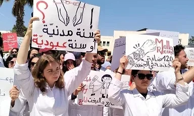 7 آلاف طبيب يعتصمون للمطالبة بتحسين ظروفهم المالية