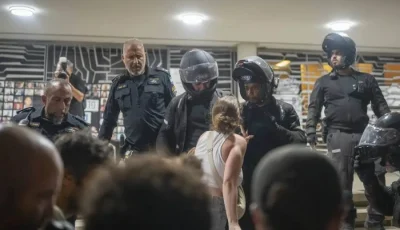 توقيف محتجين بالقرب من مقر القيادة العسكرية في تل أبيب