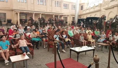 بداية مغامرات “الثعلب المكار” في متحف المركبات الملكية