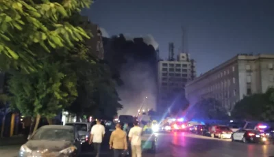 عاجل.. تجدد النيران وظهور ألسنة اللهب في سنترال رمسيس (صور)
