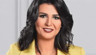 منى الشاذلي تعبر عن اعتذارها لفنانة دنماركية بعد ضياع لوحة مها الصغير.