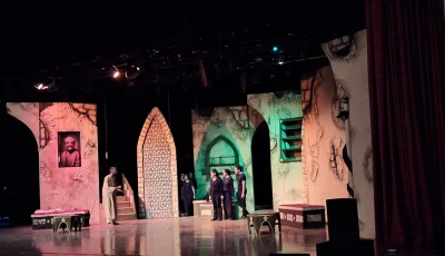 قسم المسرح في “آداب حلوان” يعرض مشروعات التخرج على مسرح مجمع الفنون والثقافة.