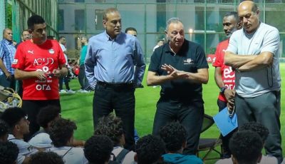 الخطيب يزور منتخب مصر للناشئين ويعد بدعم كامل في كأس العالم