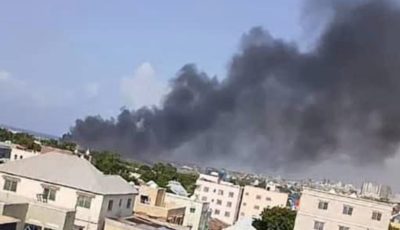 تحطم مروحية تابعة لبعثة الاتحاد الأفريقي قرب مطار مقديشو.. فيديو