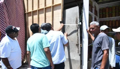 إغلاق وتفتيش محل جزارة في مدينة مرسى مطروح بسبب وجود لحوم غير صالحة للاستخدام البشري.