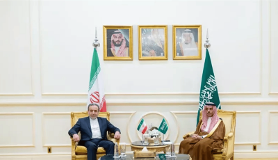وزير الخارجية يتلقى رسالة خطية من نظيره الإيراني