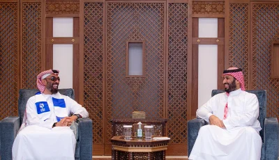 ولي العهد ونائب حاكم إمارة أبوظبي مستشار الأمن الوطني بالإمارات يستعرضان علاقات التعاون