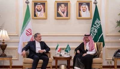 وزير الخارجية يبحث آخر التطورات في المنطقة مع نظيره الإيراني