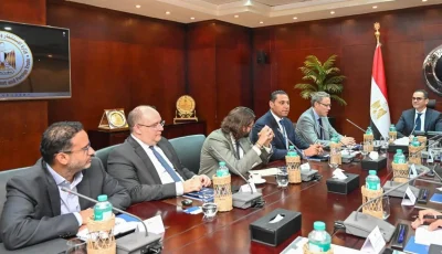 الحكومة تسعى لتعزيز البنية التحتية وتطوير بيئة الأعمال